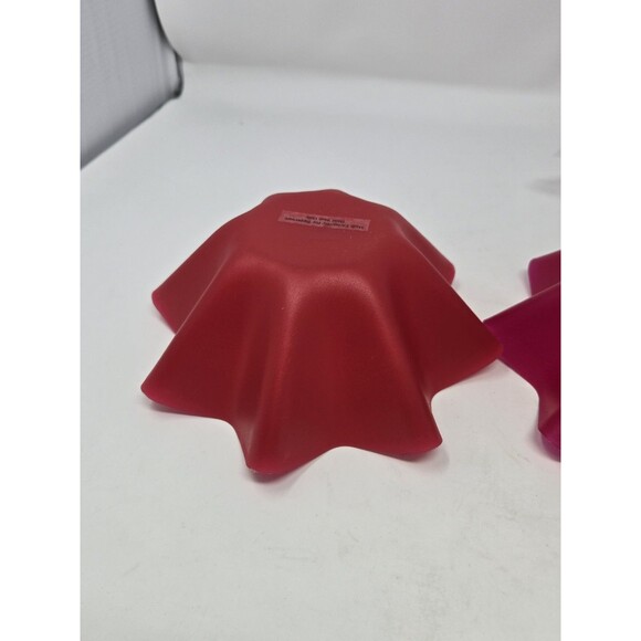 NOS TUPPERWARE HOT ON SPOT WHIMSICAL RUFFLE PLATE & 2 BOWL BUNDLE FUSCHIA RED - Picture 11 of 14